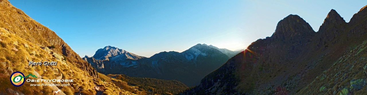 85 Panoramica dall'Arera ai Tre Pizzi.jpg